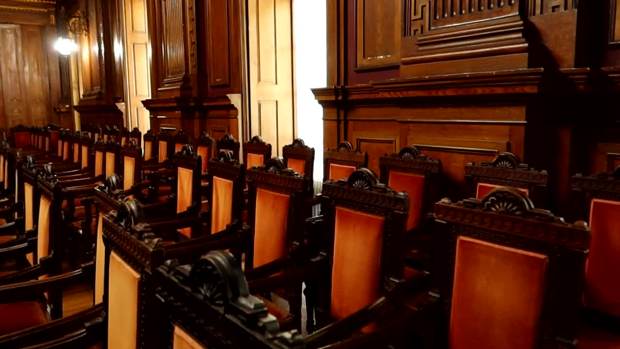 fila de sillas en la sala de las asambleas generales en el palacio da bolsa, puerto
