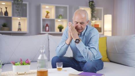 el viejo que sufrió antes de la ruptura, el fin del matrimonio, la separación.