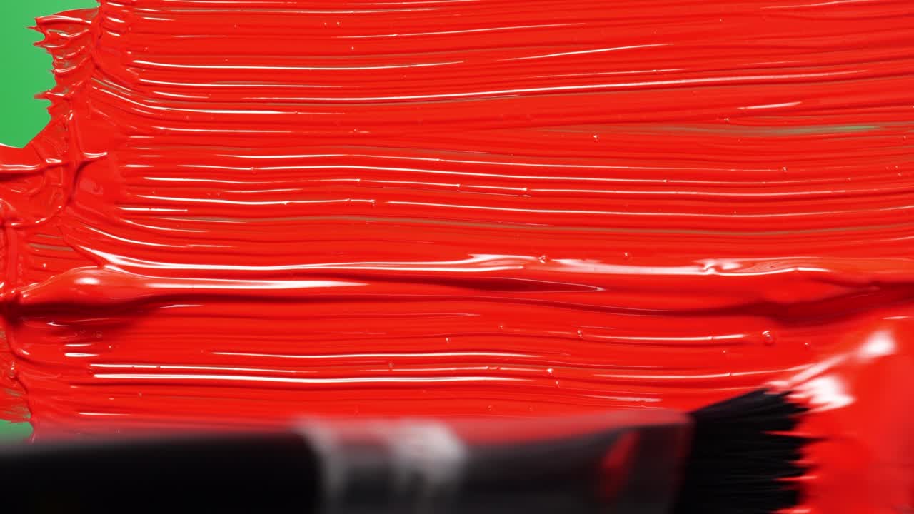 브러쉬가 녹색 스크린을 그립니다. 가까이 가세요.