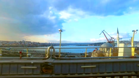 estambul, turquía - 25 de julio de 2016: vista desde los vagones del metro.