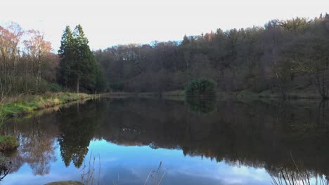 Schöne-Lancashire-Fluss--Und-Landschaftsszenen