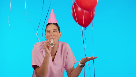 Geburtstag,-Partyhupe-Und-Luftballons-Mit-Einer-Frau
