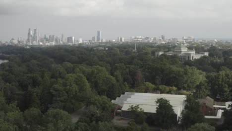 tiro de dron de filadelfia - centro de horticultura del parque fairmount