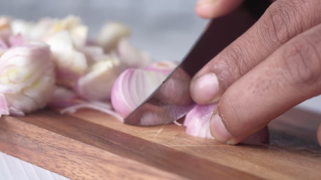 양파를 잘라내는 것