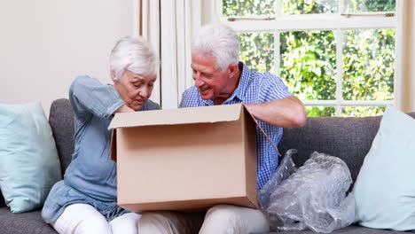 caja de apertura para parejas mayores