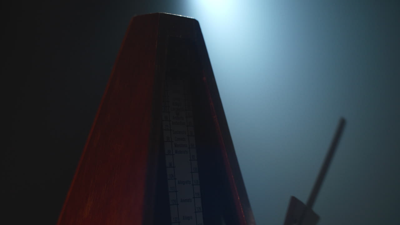 Metronome set the rythm in the dark, old room