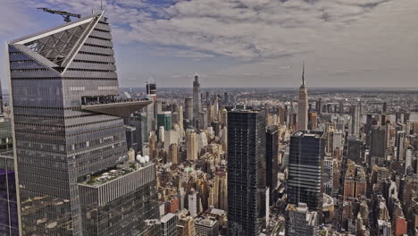 nueva york aerial v437 cinematic drone flyover chelsea alrededor del edificio del borde capturando el paisaje urbano del centro de manhattan y las vistas del río hudson - filmado con mavic 3 pro cine - septiembre 2023