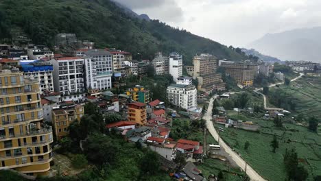 Luftaufnahme-Von-Sapa-In-Vietnam---Einer-Wunderschönen-Bergstadt