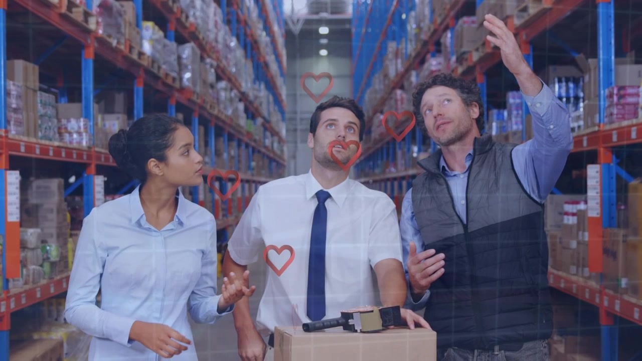 Animazione di cuori che fluttuano su diversi lavoratori e lavoratrici di magazzino che parlano.