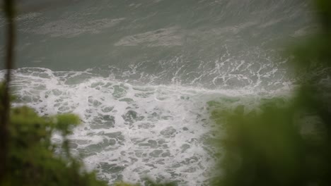 Vistas-Del-Océano-A-Lo-Largo-De-Los-Senderos-Para-Caminar-En-El-Parque-Nacional-Burleigh-Heads,-Gold-Coast,-Australia