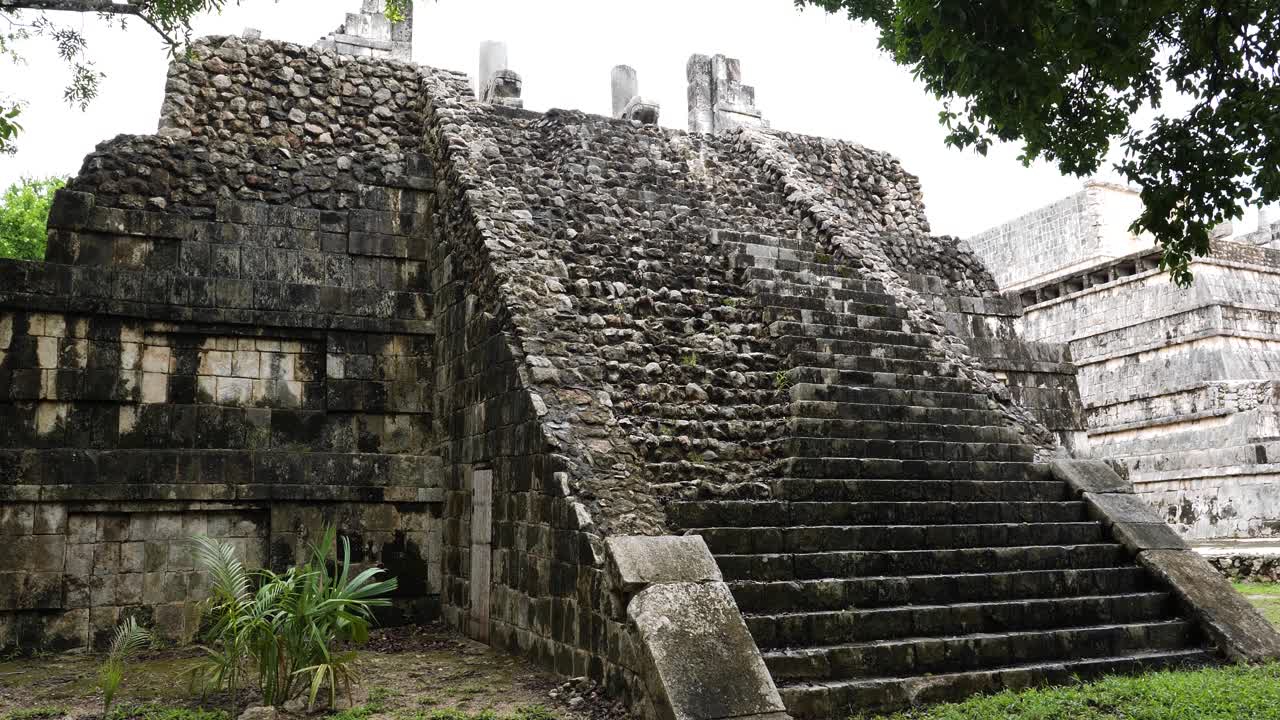 Temple of the Tables is a small pyramid of four levels that previously culminated with a temple with two serpent columns.