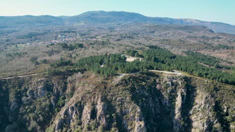 vista panorámica del cañón del río sil y balcón de madrid riveria sacra parada de sil