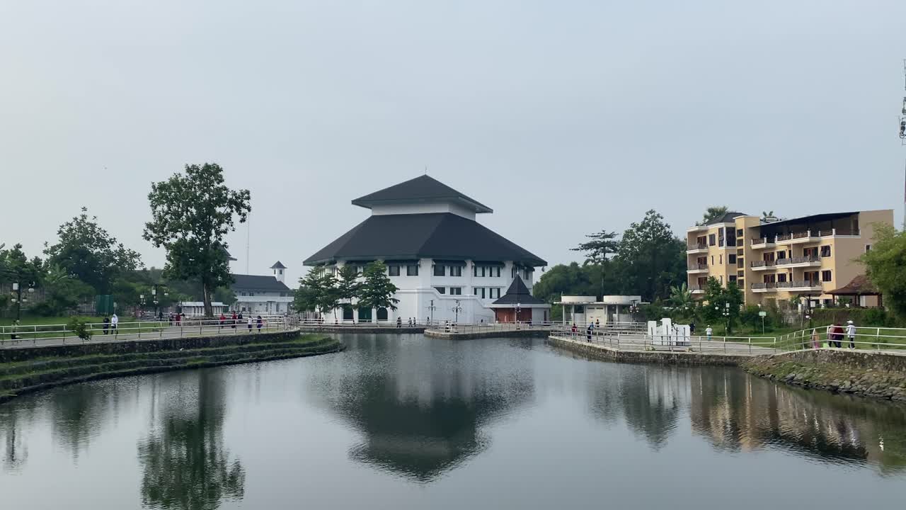 Morning atmosphere outside Giwangan reservoir Yogyakarta. Visitors enjoy the morning by walking around the reservoir to stay healthy and fit.
