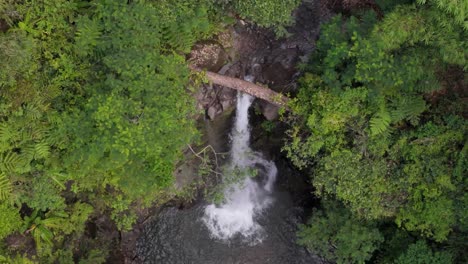 Vista-Aérea-Panorámica-De-Las-Cascadas-De-Lumondo-En-Cámara-Lenta-En-Surigao-Del-Norte,-Filipinas