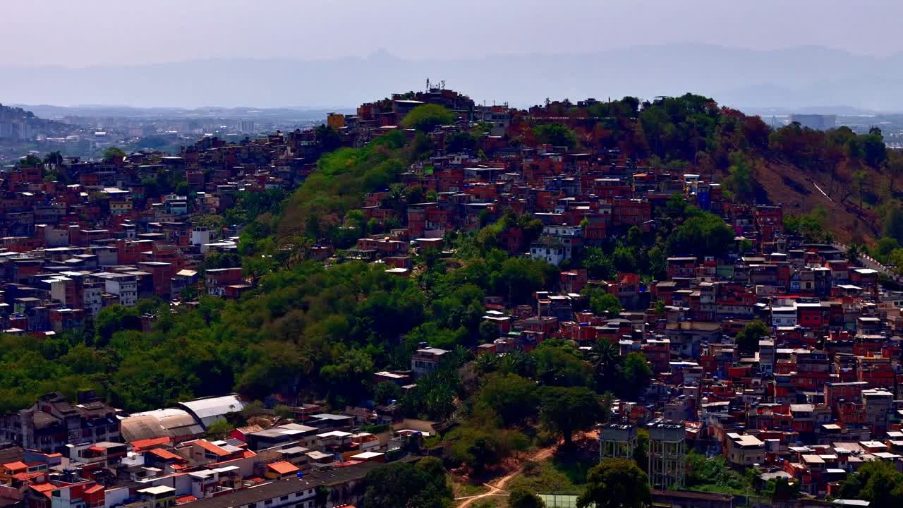 Popolazione residente, sovraffollamento della comunità, edifici di baraccopoli