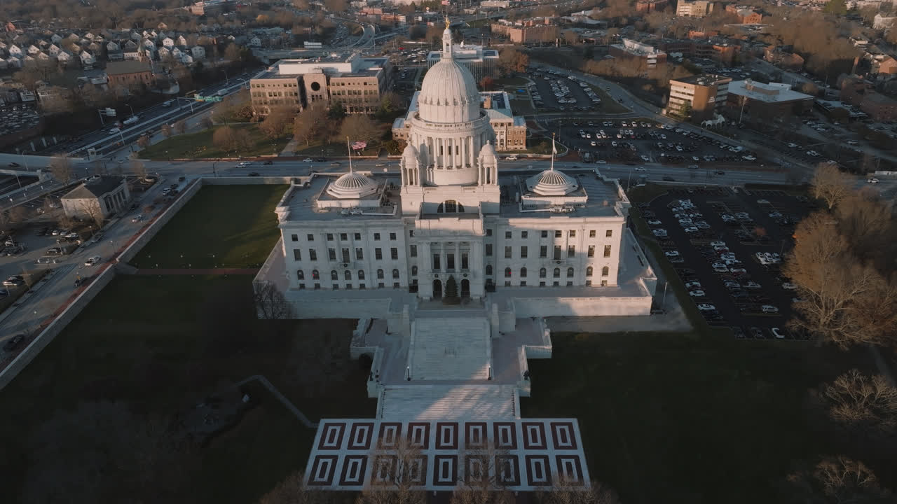 Luftfoto af Rhode Islands State Capitol. Optaget på en efterårsdag i Providence