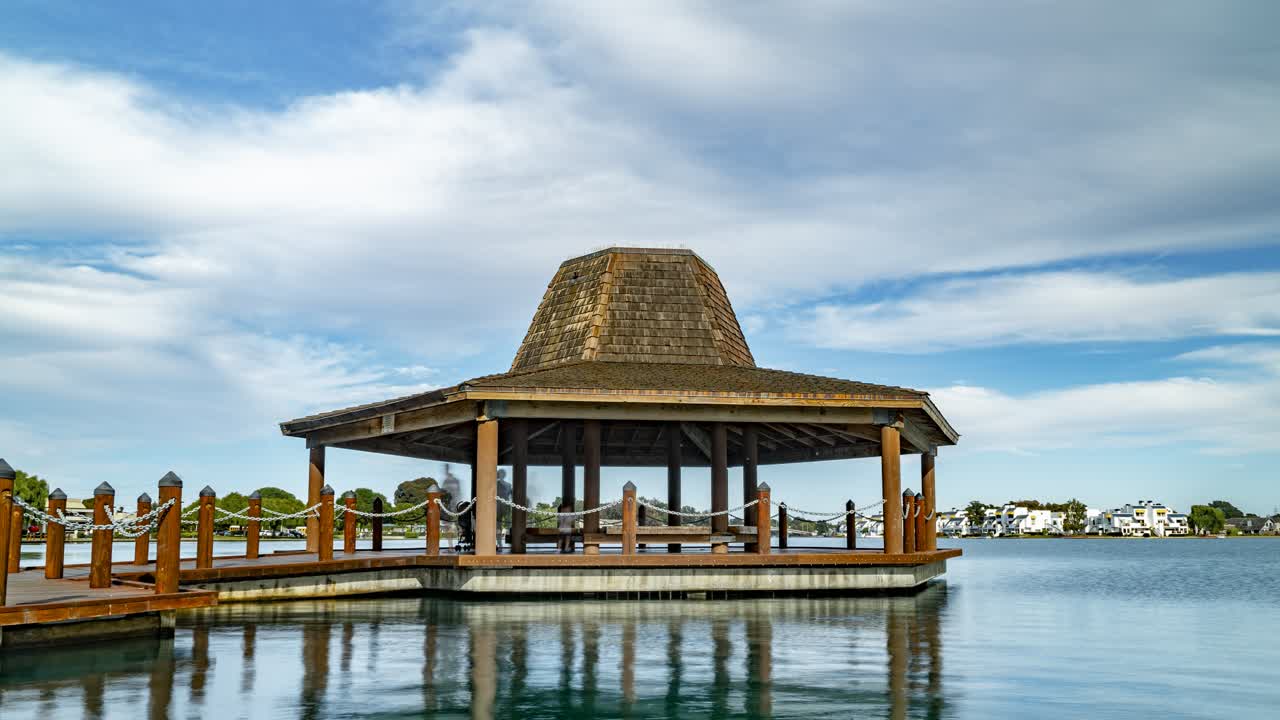 시간 경과: 위탁 도시 석호 및 개 공원 7