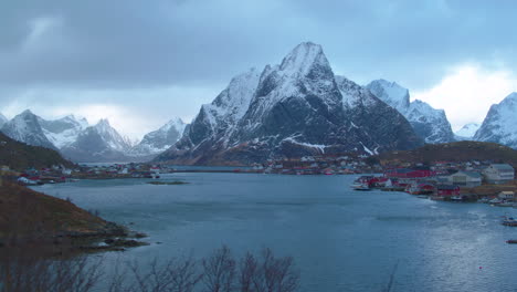 travelling cinematográfico absolutamente impresionante de reine, lofoten