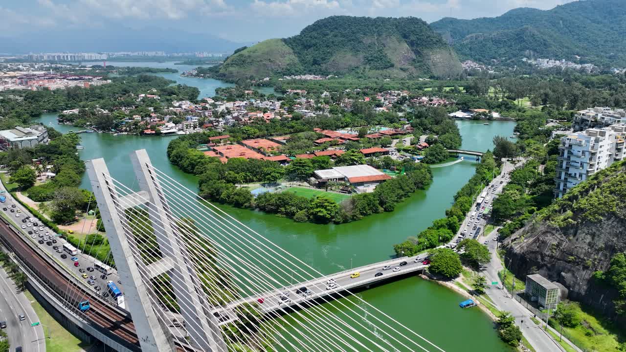 브라질 리우데자네이루의 바라 다 티주카에 있는 사장교