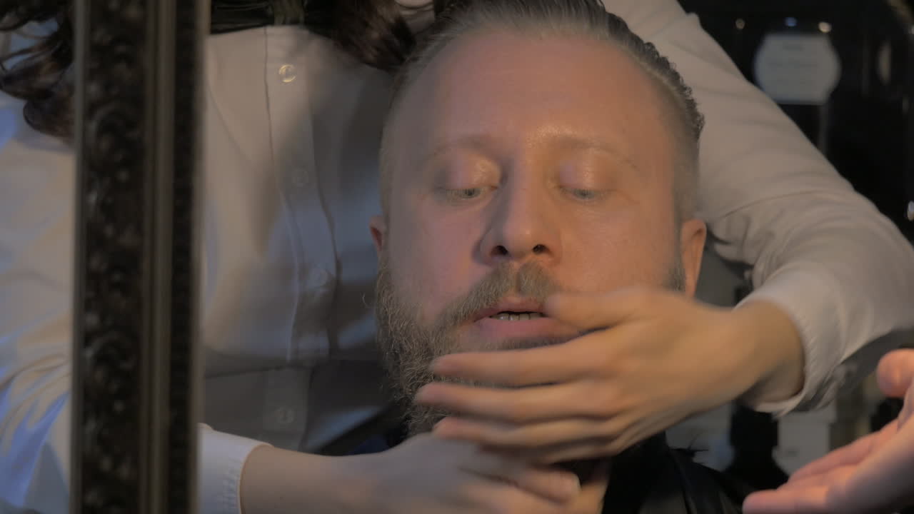 이발사실의 남자