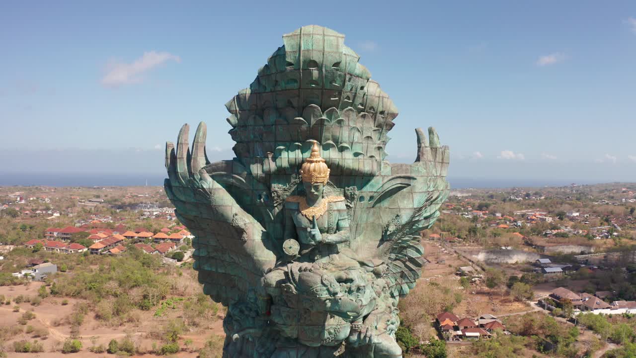 garuda wisnu kencana parque cultural de cerca sobrevuelo religión templo escultura
