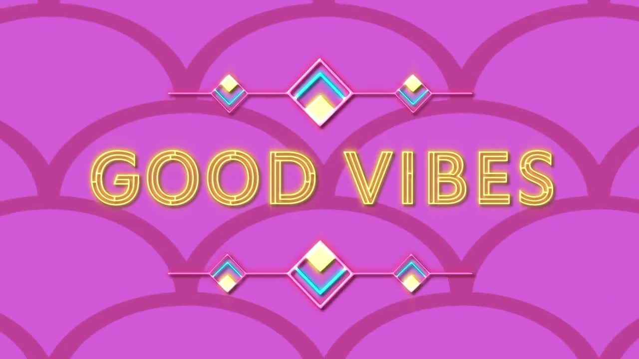 animación de texto de buenas vibraciones en letras de neón amarillo, sobre un patrón de curva repetida rosa