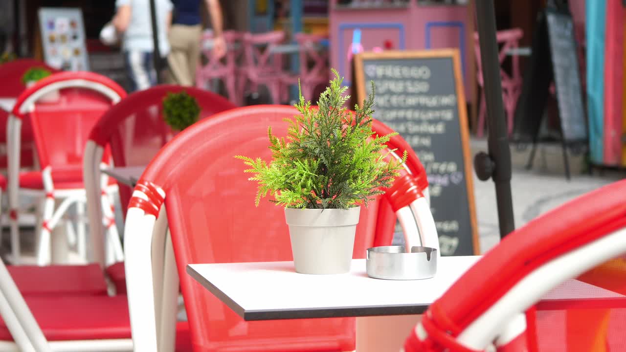 야외 카페 장면