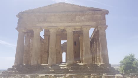 panorámico en el sitio arqueológico de valle dei templi en agrigento, italia