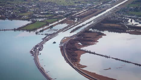 Der-Kanal-Und-überschwemmtes-Land-An-Der-Grenze-Zwischen-Der-Schweiz-Und-Österreich