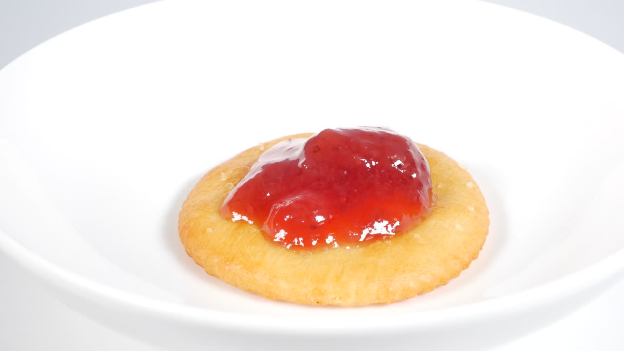 Round crackers with strawberry jam