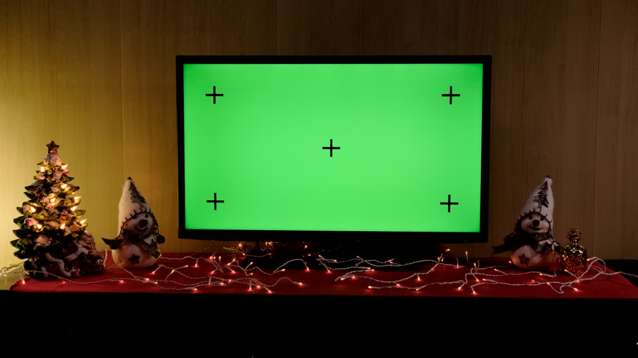 크리스마스 tv와 녹색 스크린 컴포지트. tv 또는 텔레비전 - 녹색 화면 - 방 - 테이블에.