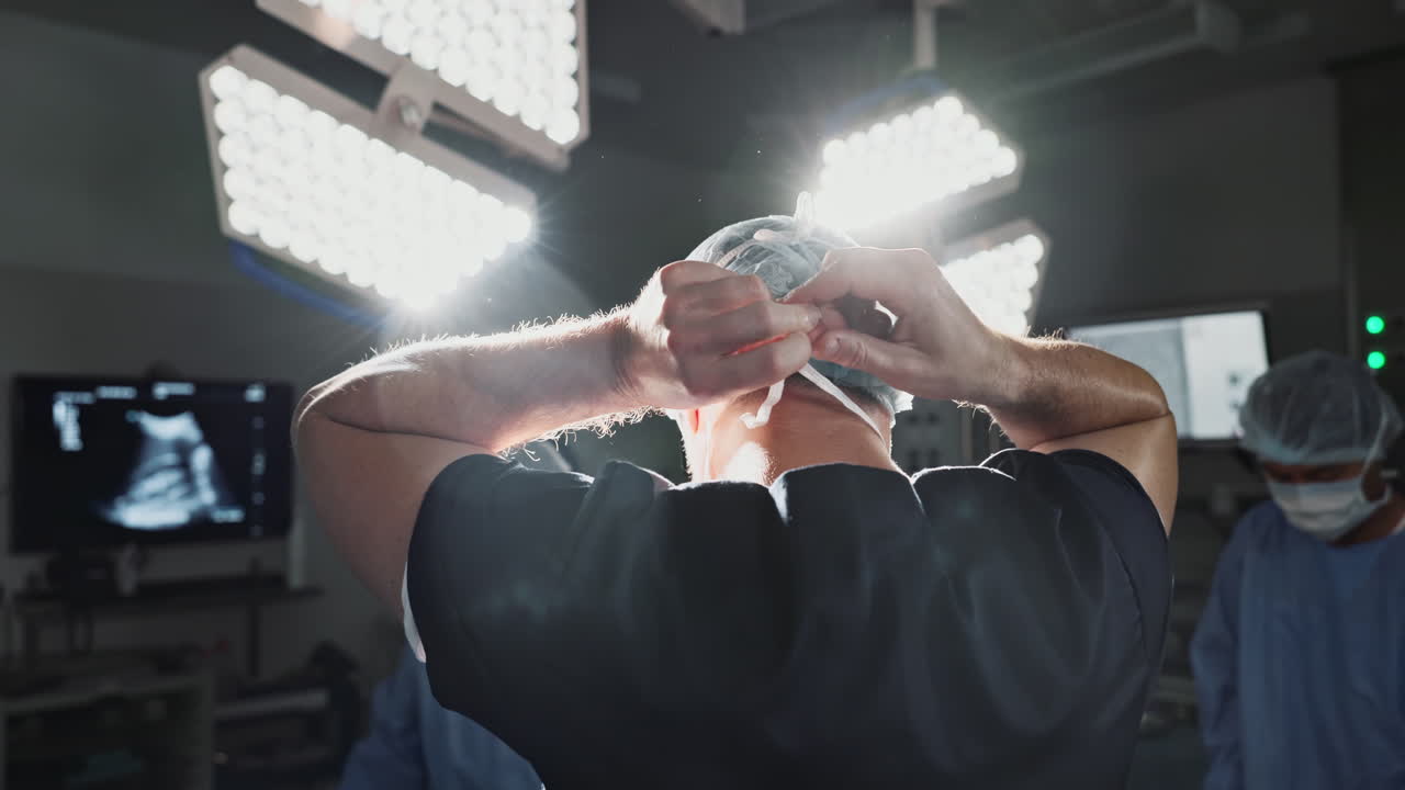 수술을 준비하고 의사와 마스크를 는 수술