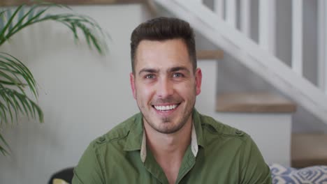 Portrait-of-caucasian-man-looking-at-camera-and-smiling