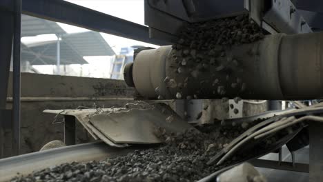 belt conveyor, cold elevator and hopper to supply cold aggregate from cold bin