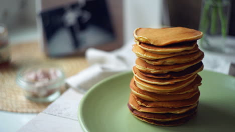 Jam-pouring-on-pancake-stack.-Strawberry-jam-on-stack-of-golden-pancake