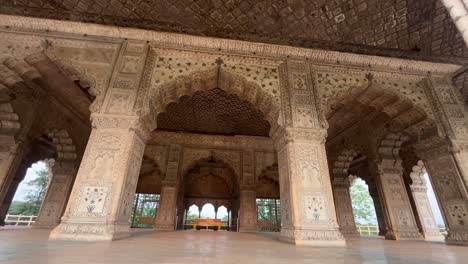 The various palaces inside the Red Fort and their craftsmanship