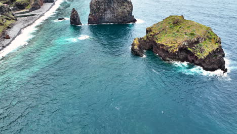 Natural-wonder-of-rugged-rocky-islets,-Porto-Moniz,-Madeira-north-coast