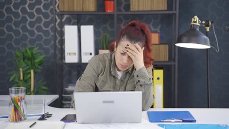 business woman sad seeing his failure on laptop.