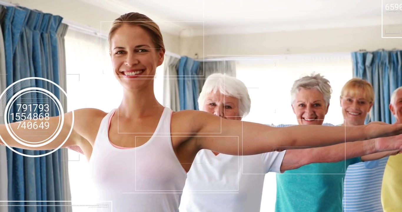 Istruttore che avanza guidando gli anziani che imitano la posa a T per il fitness, con una sovrapposizione di dati fluttuanti.