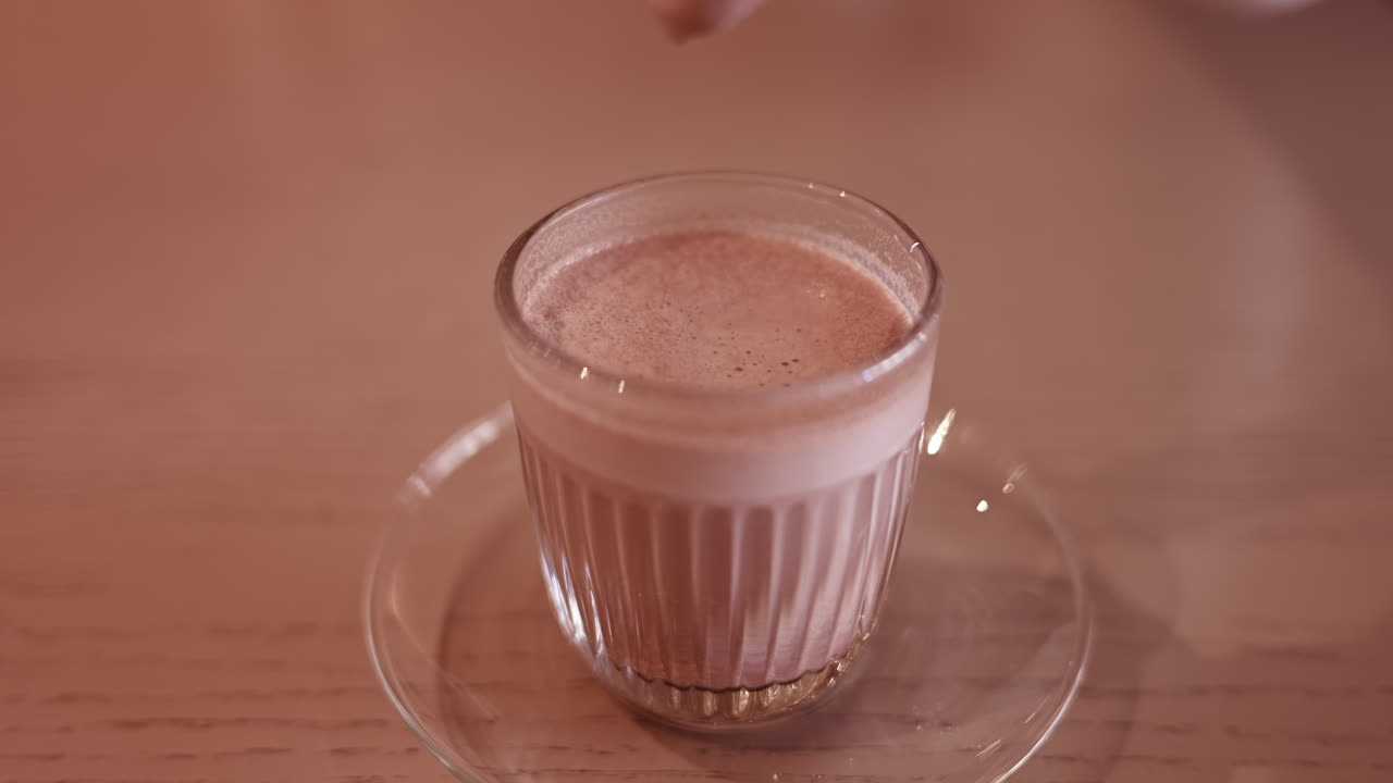 Cioccolata calda con savoiardi immersi