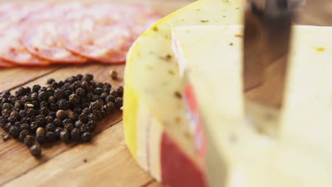 Slices-of-ham,-cheese-and-spices