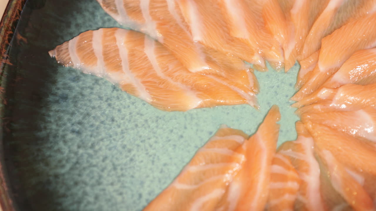 Deliziose striscioline di carne di tonno perfette per un pasto Kabuki Sushi - primo piano