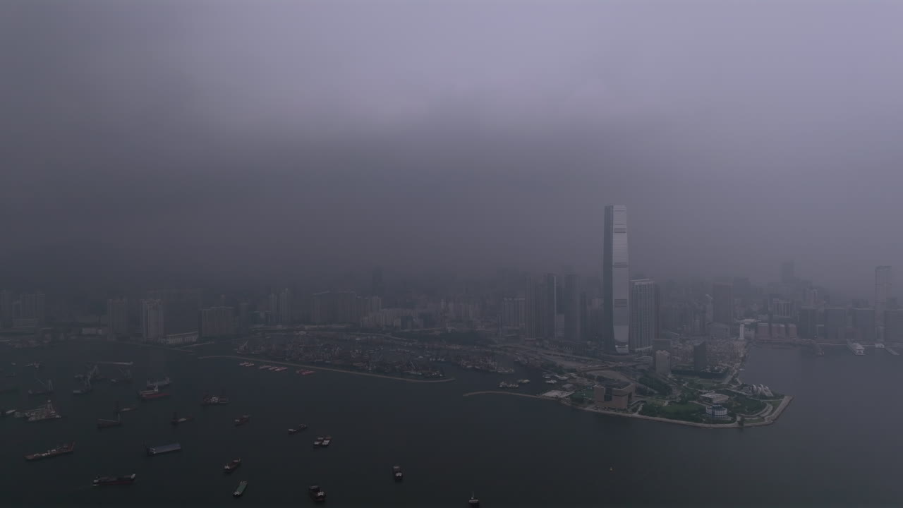 icc, 홍콩 근처에서 강한 뇌우와 조명 강타