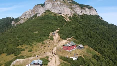 Camino-Que-Conduce-A-La-Cima-De-La-Montaña