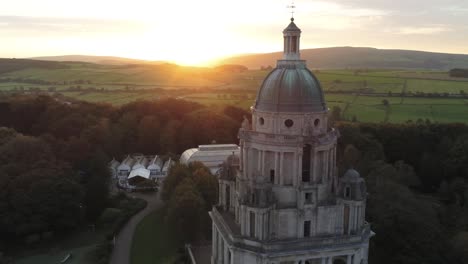 ashton memorial inglés domo locura hito primer plano lancashire campo pasando amanecer vista aérea dolly derecha