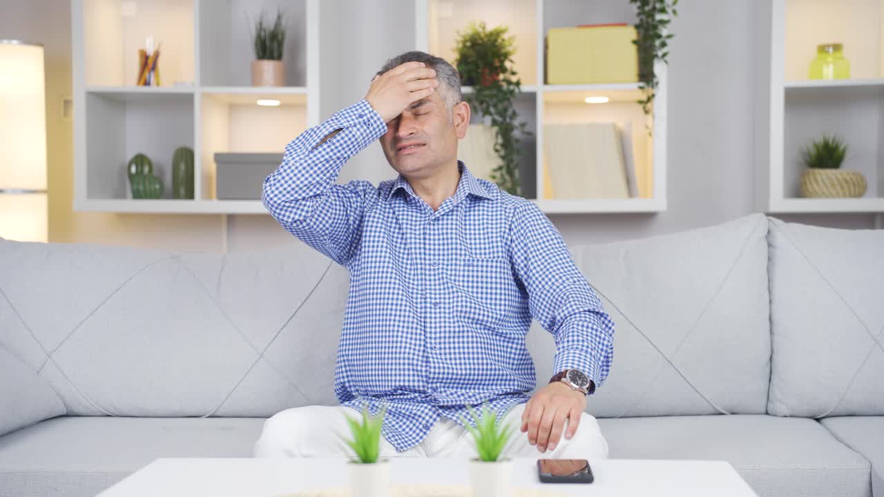 잊어버리는 문제가 있는 사람.