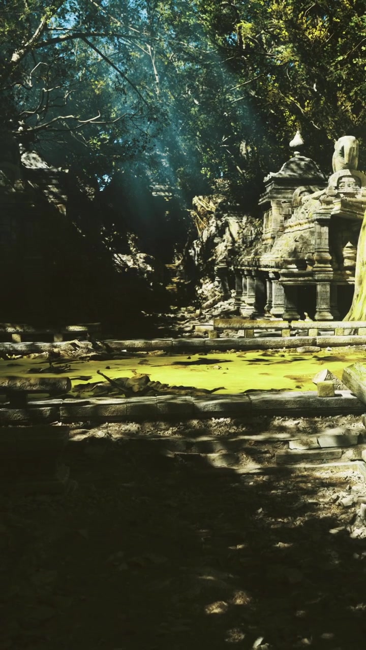Antiche rovine di un tempio con acqua verde in un sito storico nella foresta.