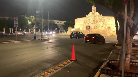 Timelapse-at-onumento-a-la-Patria-in-the-city-of-Merida-in-Mexico