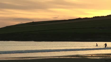 Stock-footage-Surfing