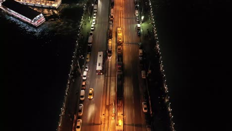 vista aérea nocturna de estambul, el cuerno de oro, el puente de galata, eminönü y karaköy video de stock europa, lugar famoso, galata, el puante de galata y el cuer no de oro - estambul
